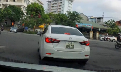 Mức phạt ô tô không có báo hiệu xin vượt trước khi vượt